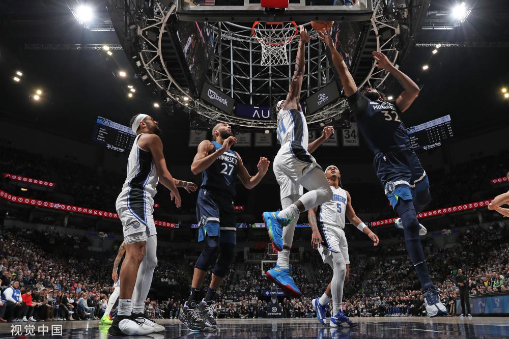 员用实际行 员用实际行