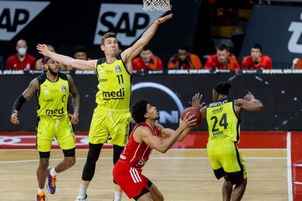 用年轻球员 用年轻球员